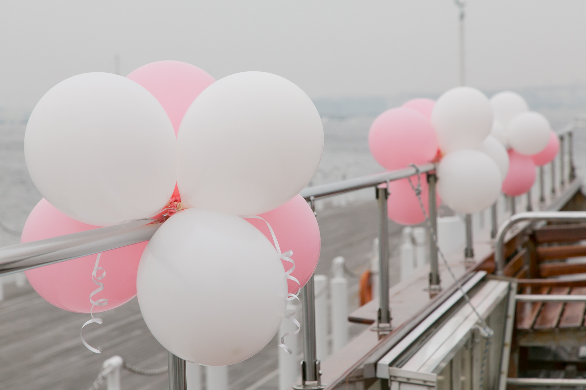 船に取り付けられたかわいらしいバルーン