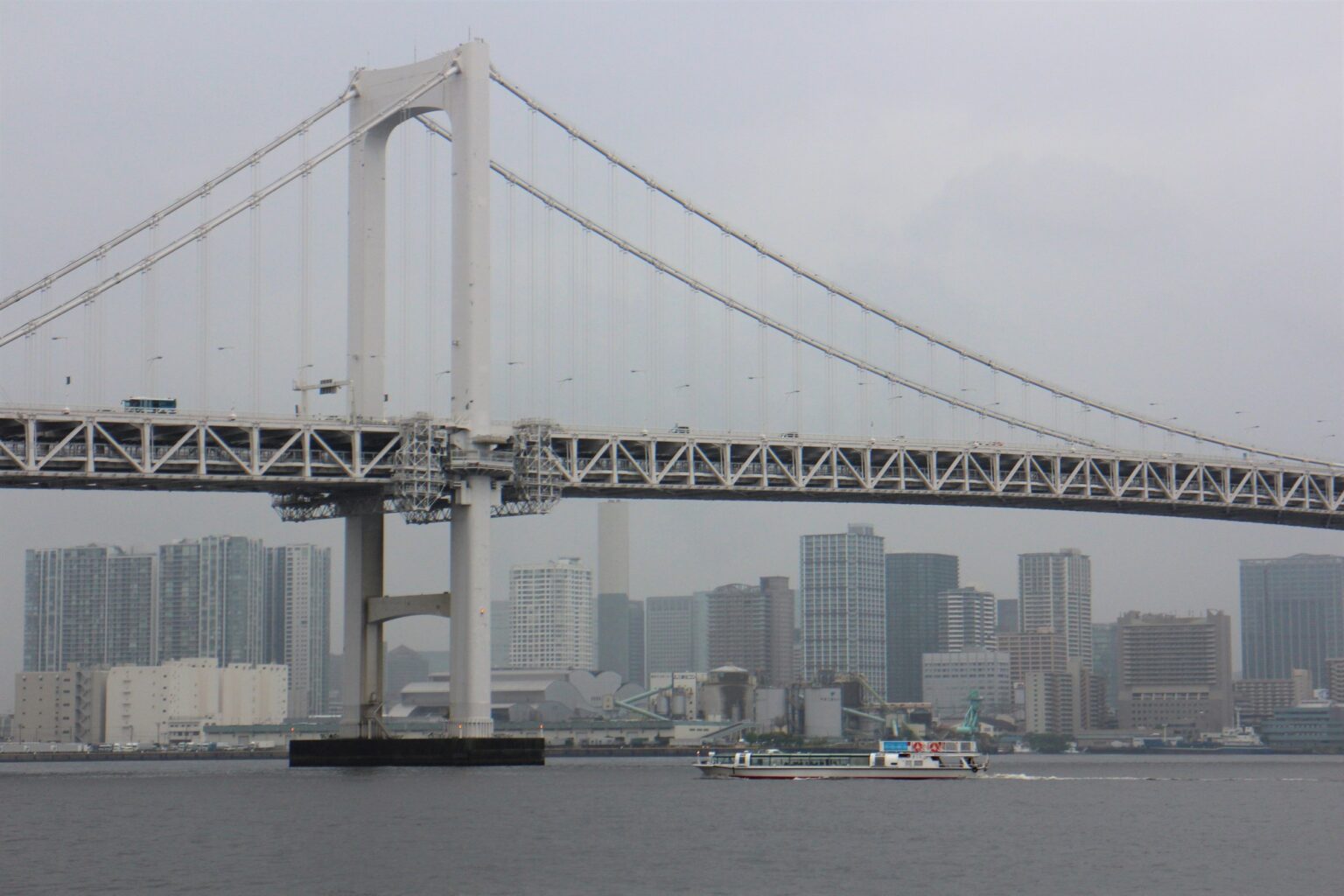 悪天候のレインボーブリッジ