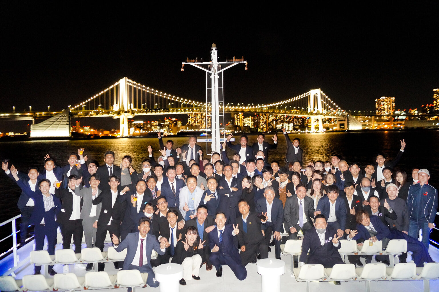 セレブリティ2号で集合写真を撮影