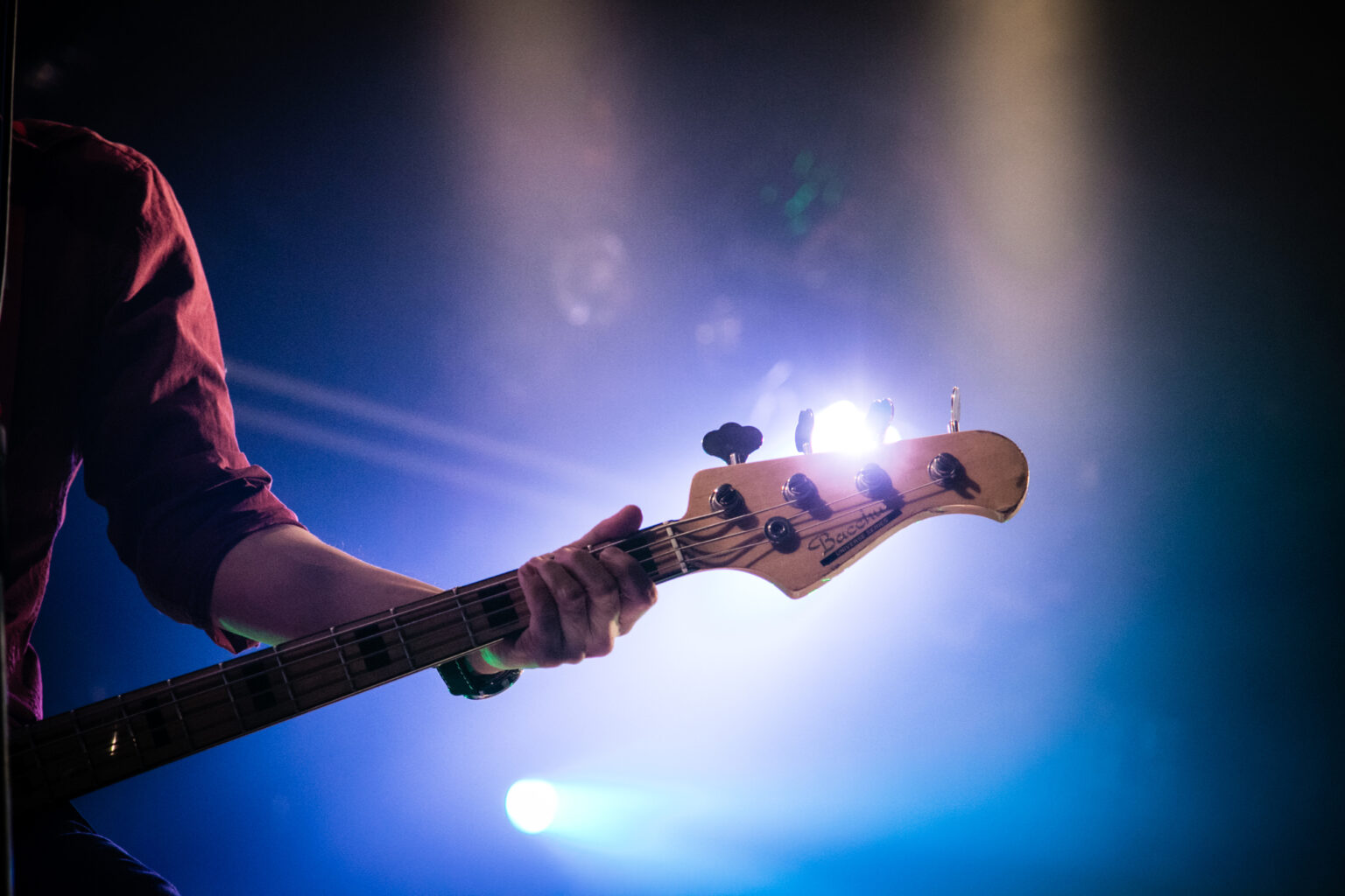 ギターを弾く姿