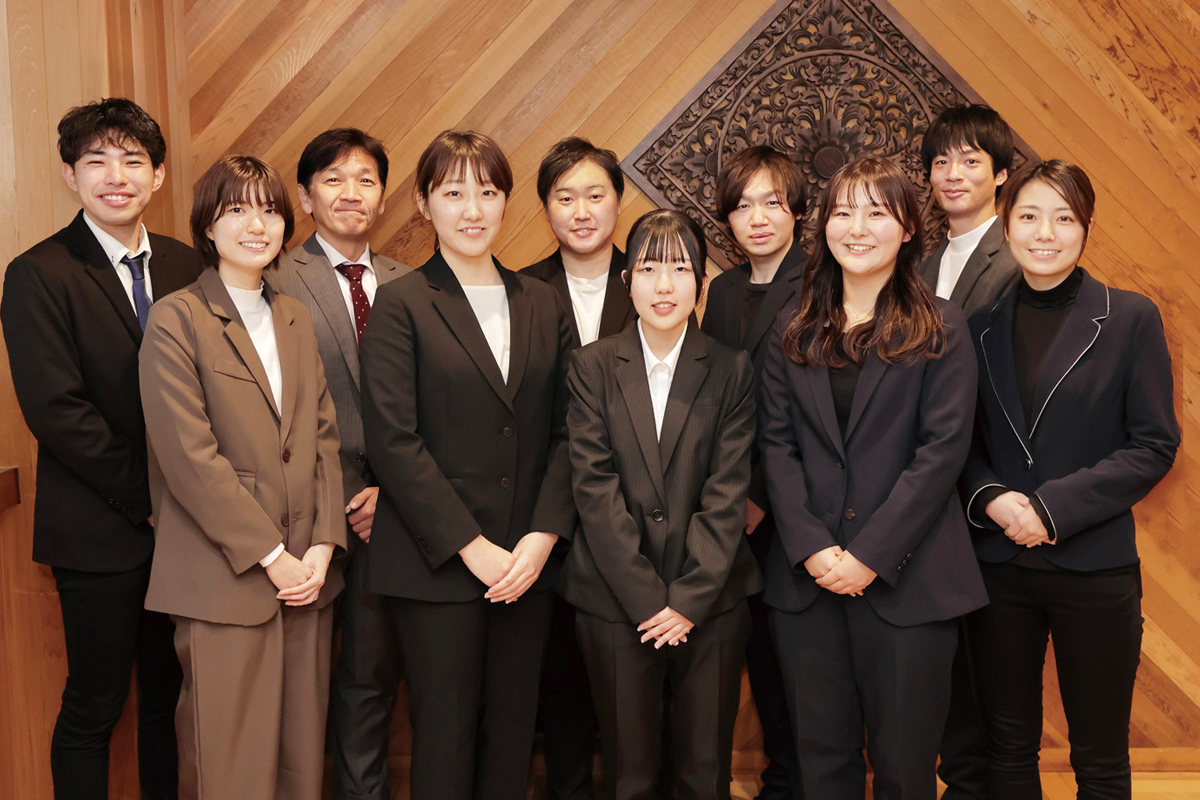 社員写真　コンシェルジュ　スタッフ