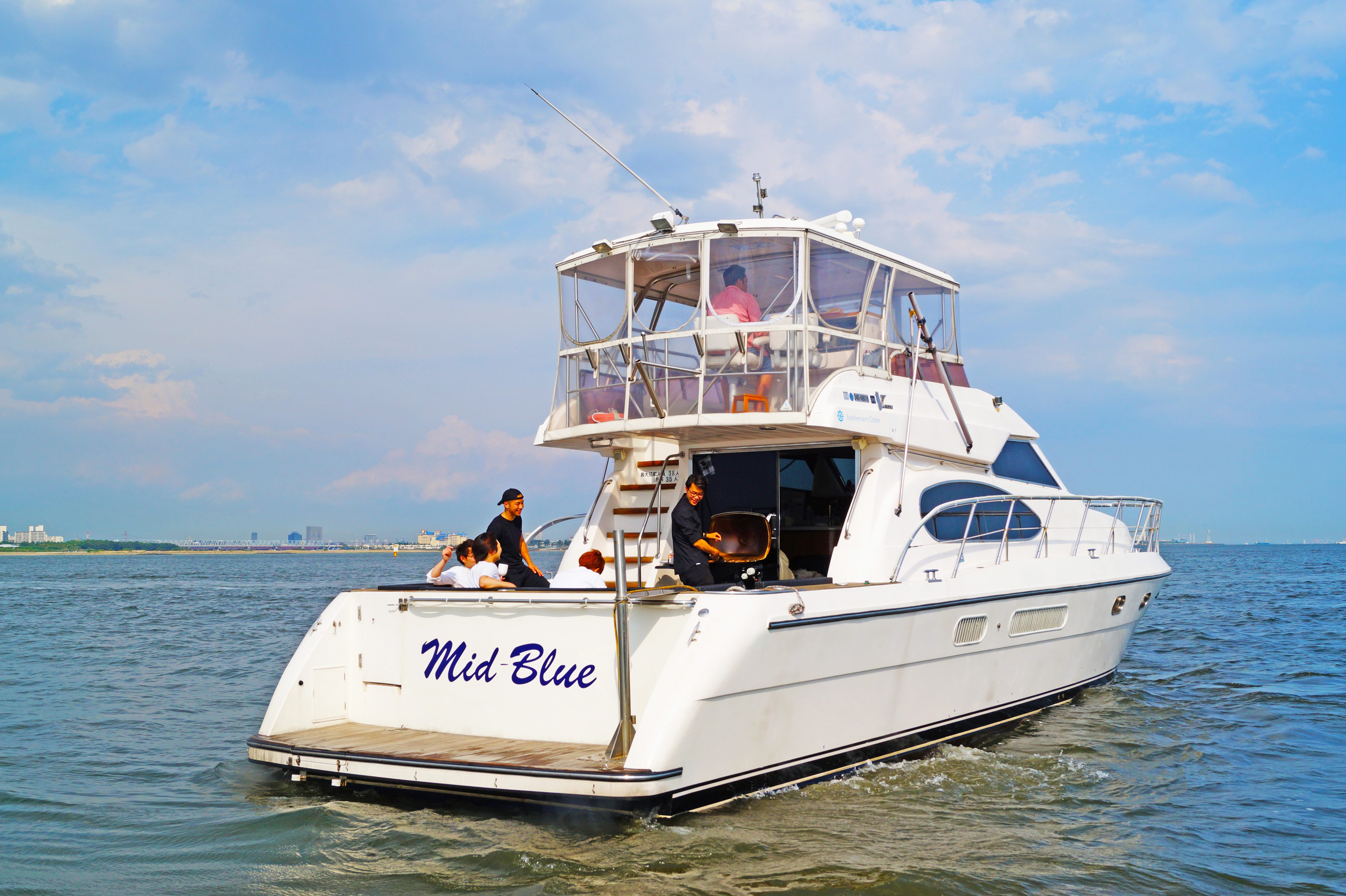 ミッドブルー号外観