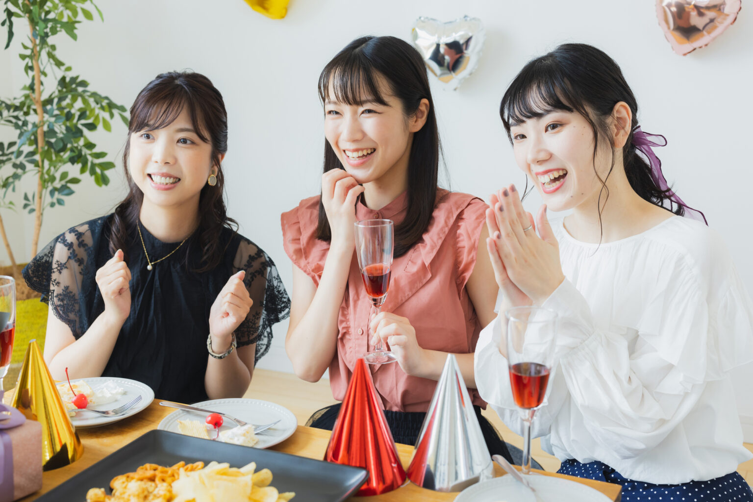 誕生日パーティをする様子