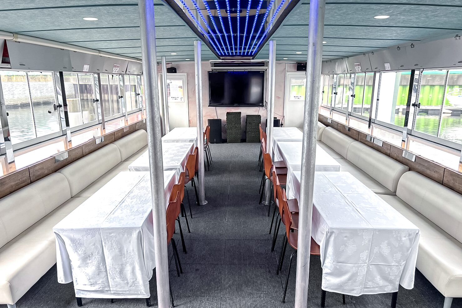 ルーカス号船内