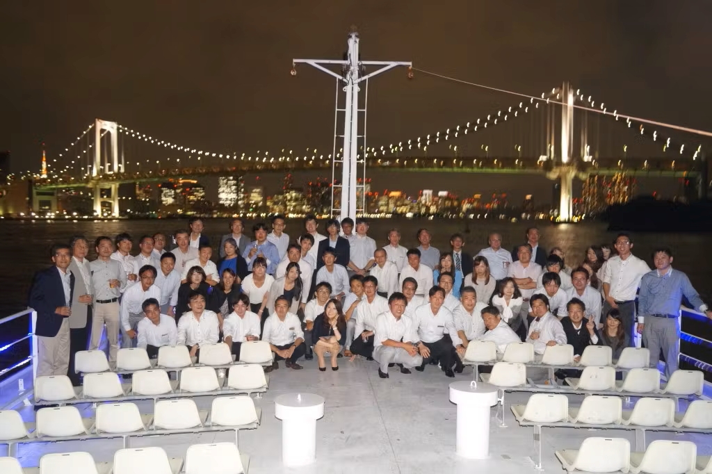 セレブリティ2号　3階デッキでの集合写真