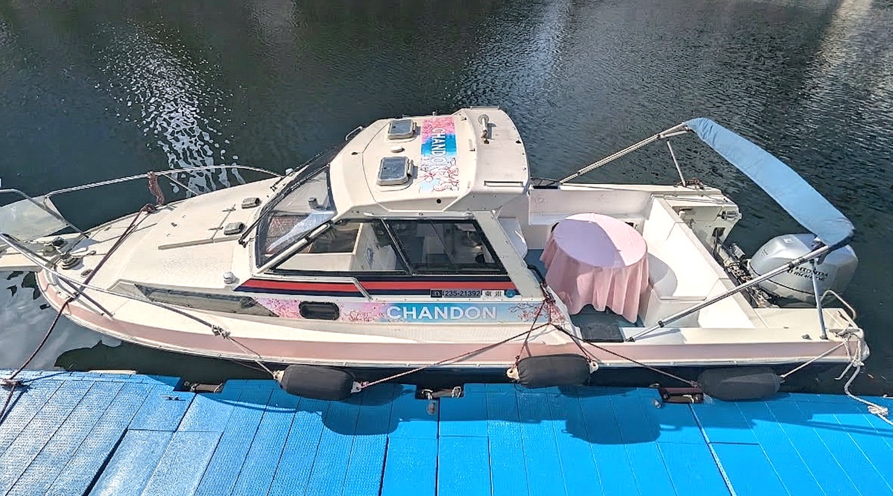 アニー号船体ラッピング