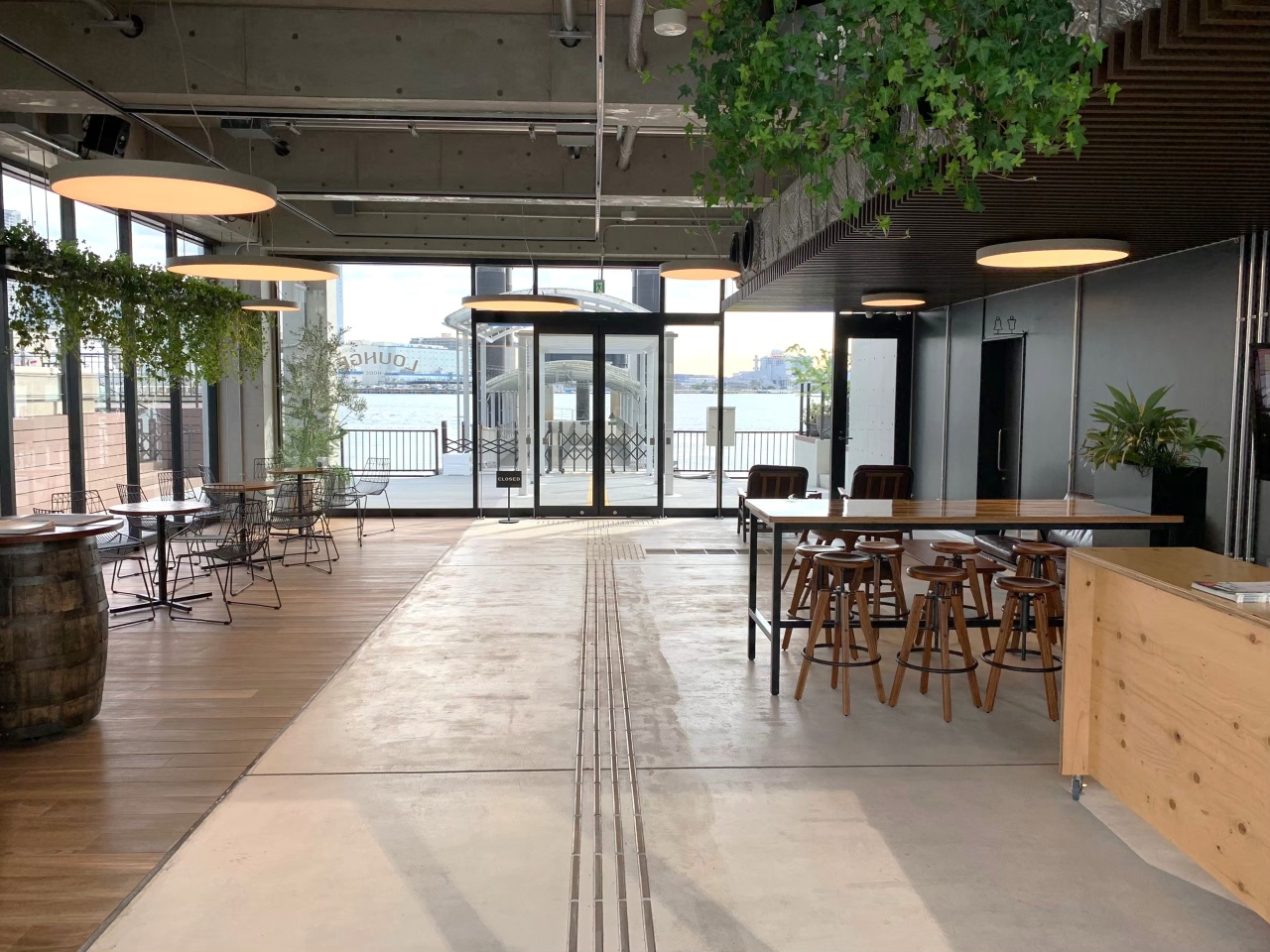 日の出ふ頭小型船ターミナル待合所