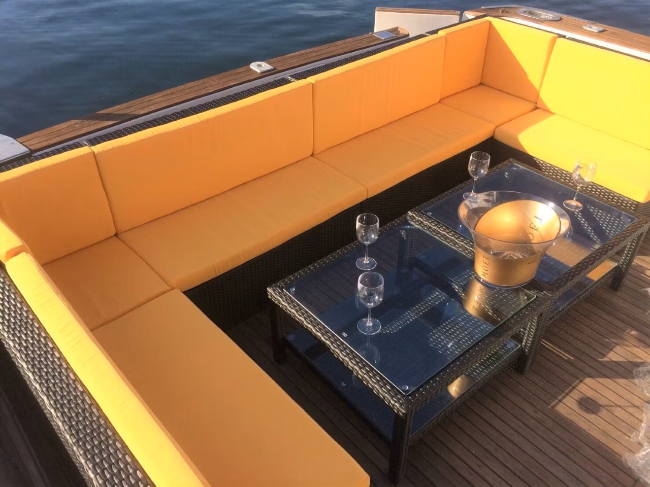 ミッドブルー号後方デッキ