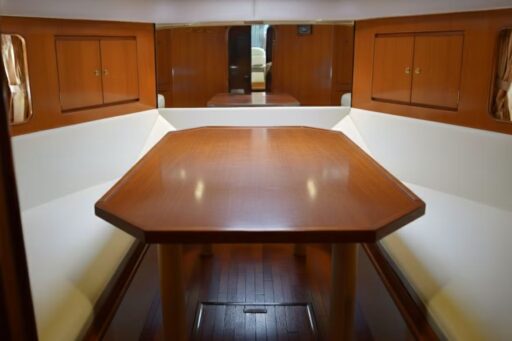 ミッドブルー号地下