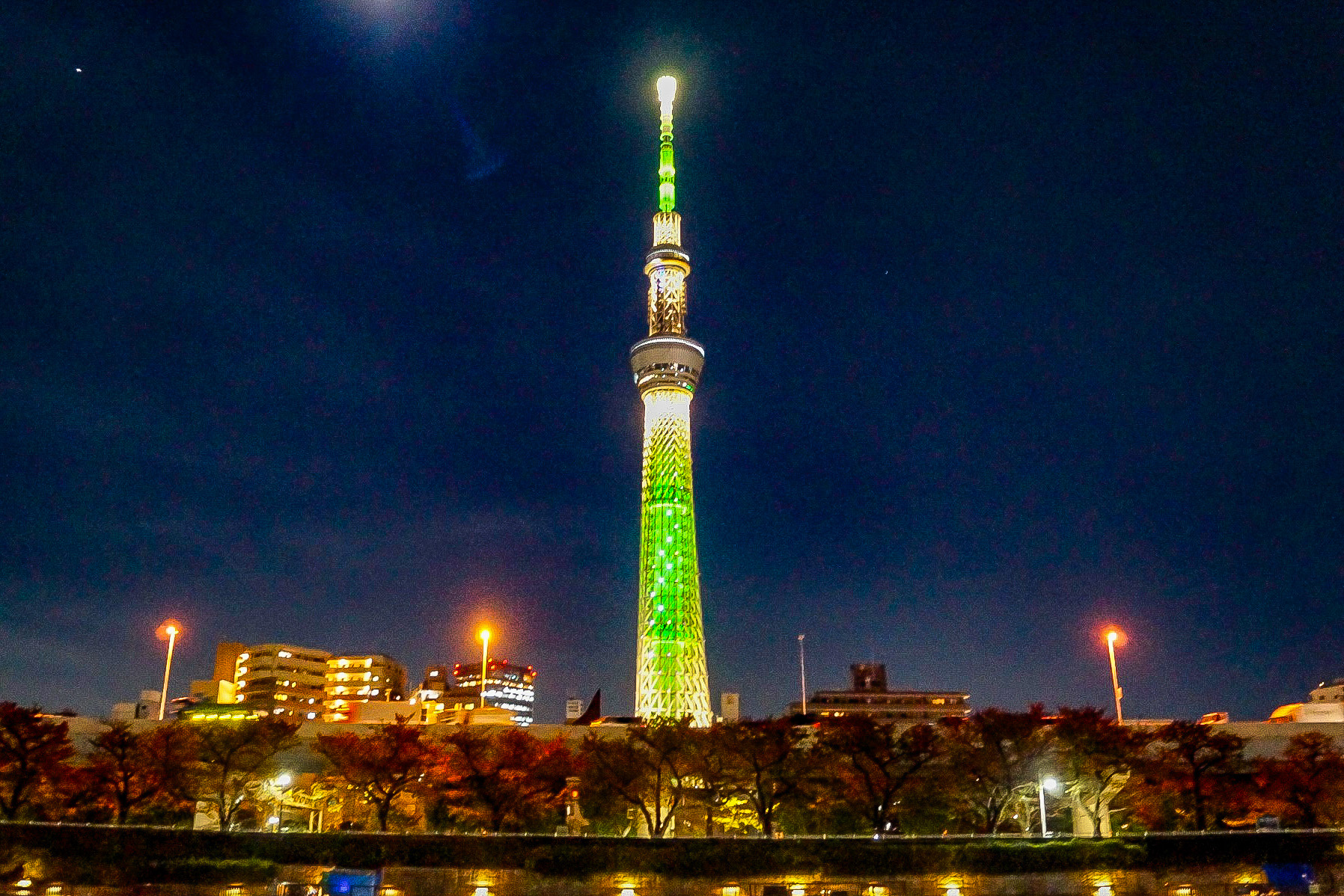 緑色のスカイツリー