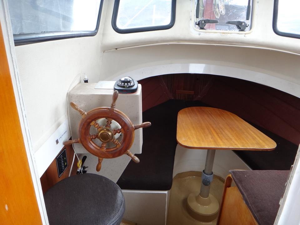 ボーノ船内・操船席