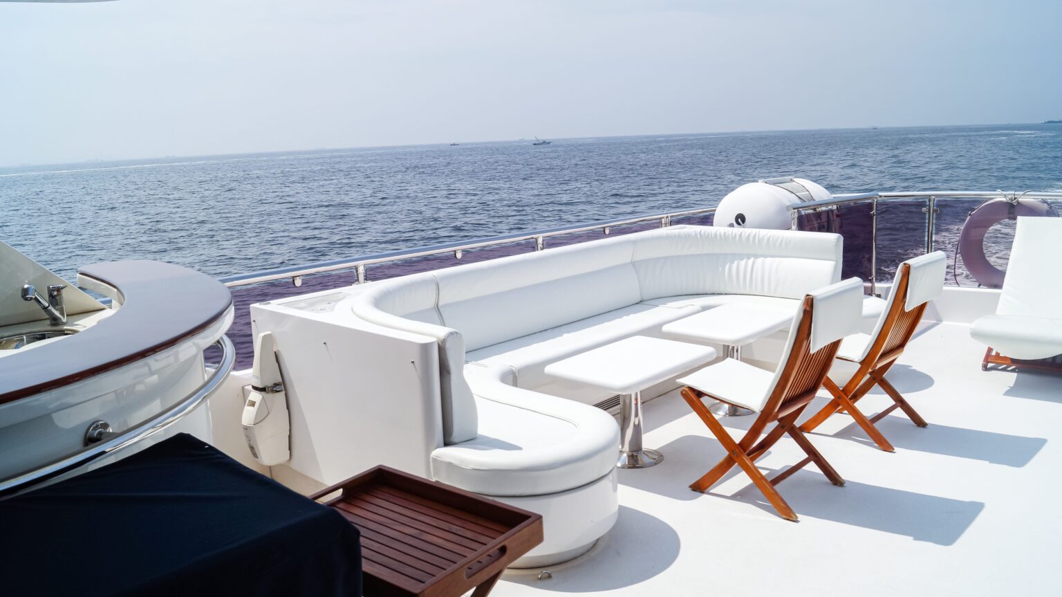 クイーングレース号後方デッキ