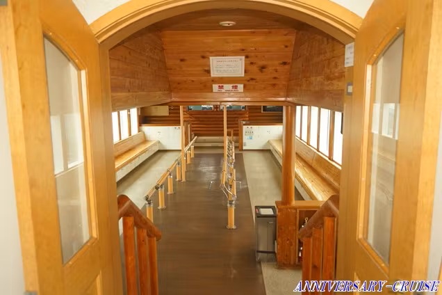 px2後方デッキから船内