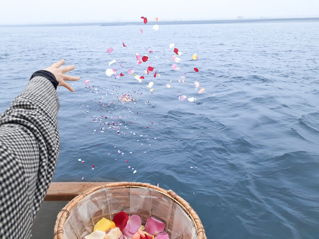 海洋散骨　献花