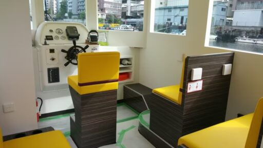 水上タクシー　船内