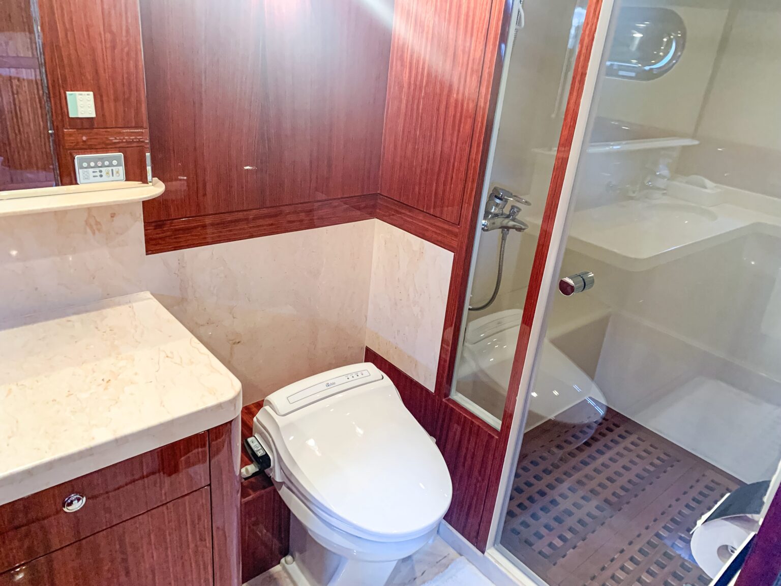 クイーングレース号お手洗い