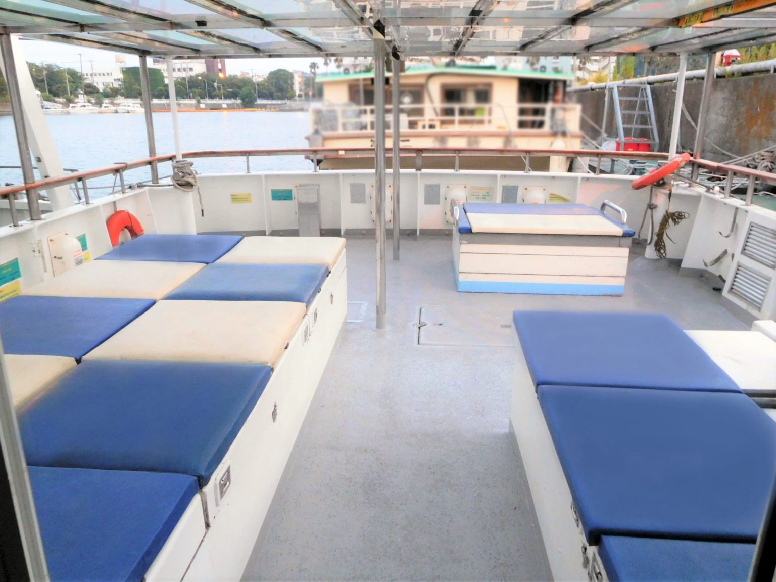 イーエックスピー後方デッキ