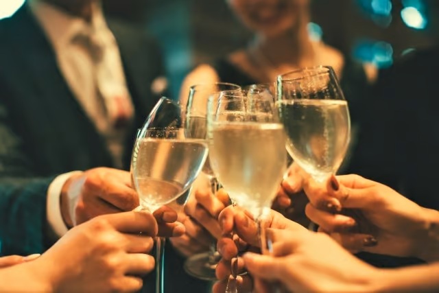 スパークリングワインフリーフロー 乾杯