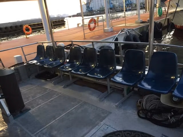 後方デッキ 座席