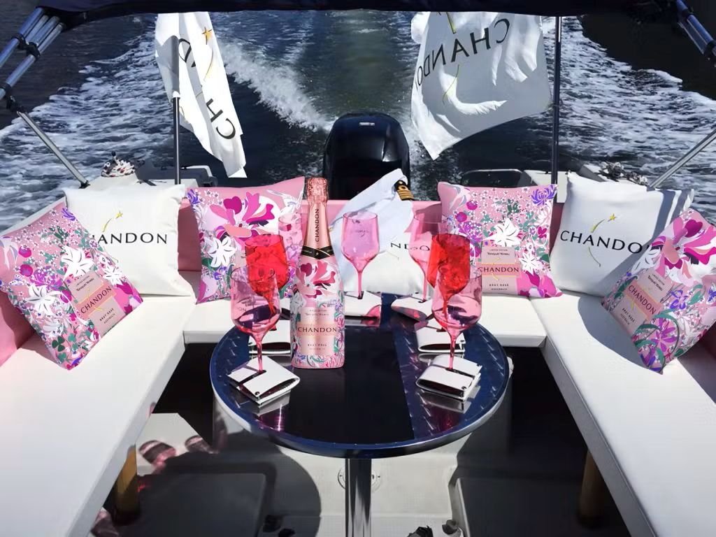 アニー お花見仕様のソファー