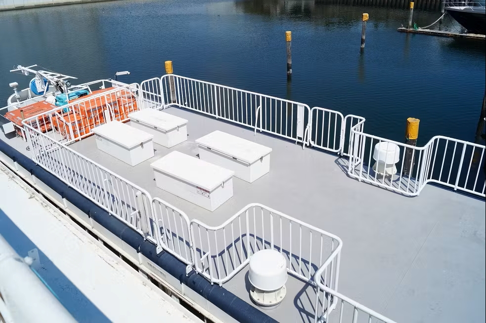 ルーカス　2階　デッキ