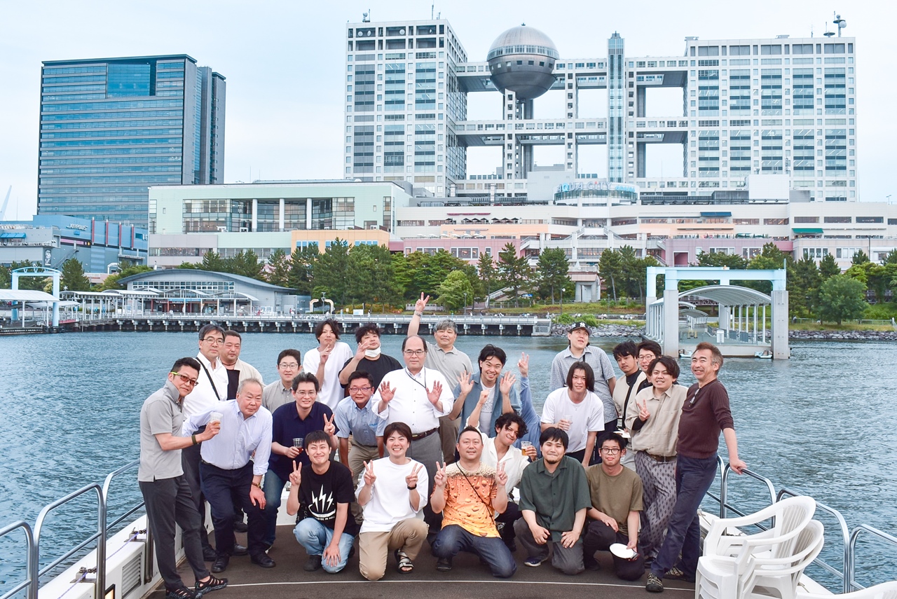 お台場フジテレビ前で記念写真