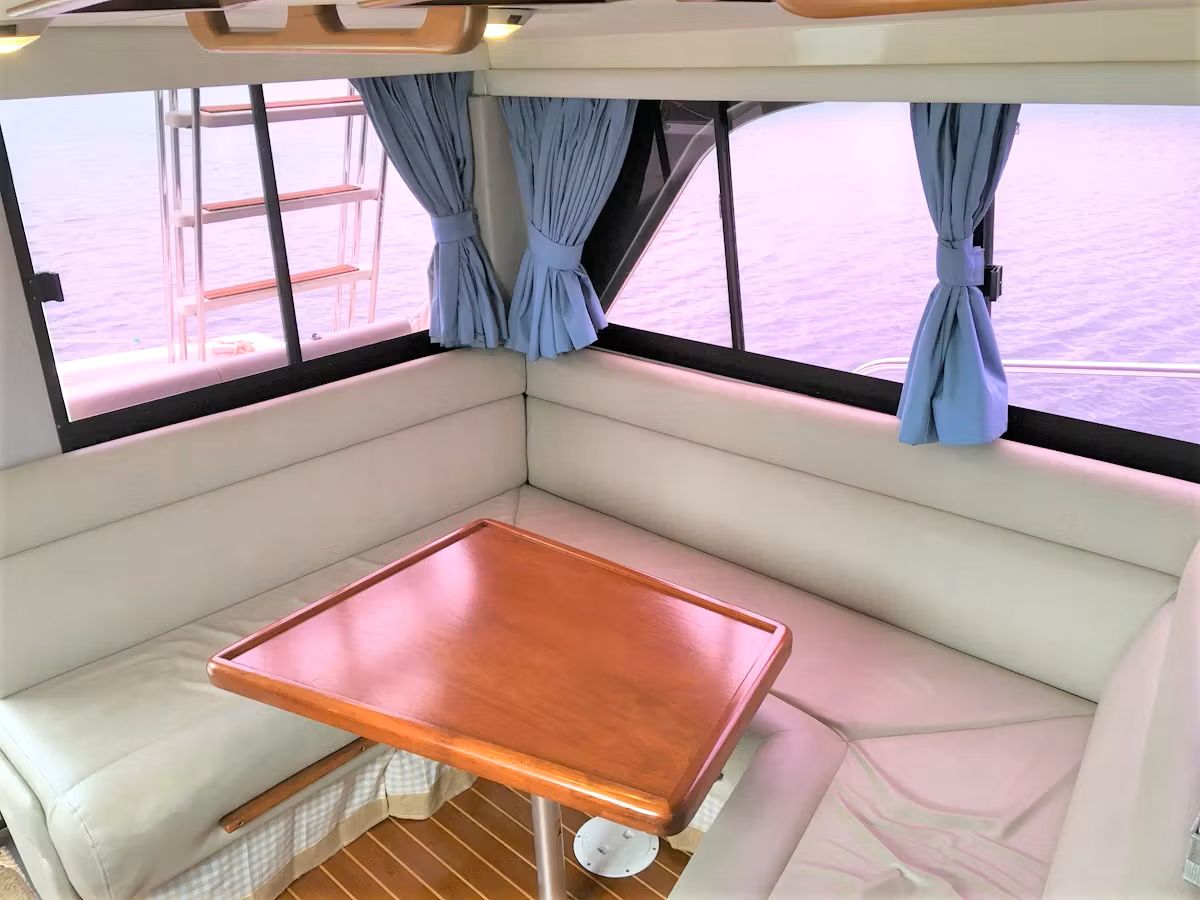 リビエラ　船内