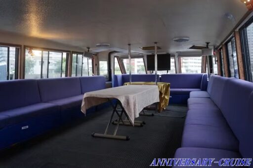 フェニックスクイーン　船内中央