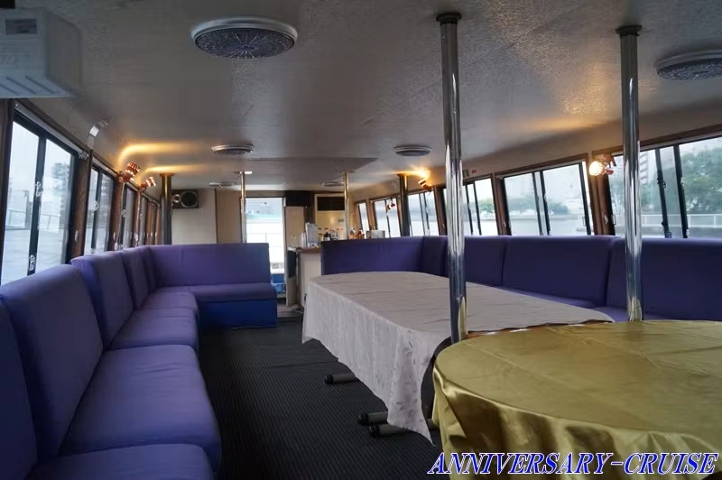 フェニックスクイーン 船内前方から