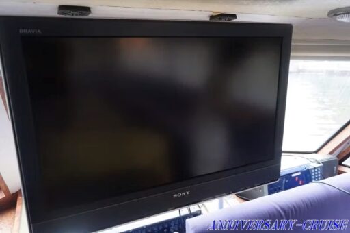 船内　大型モニター