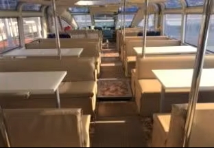 シャイニービュー、テーブル付きのボックス席とソファー席