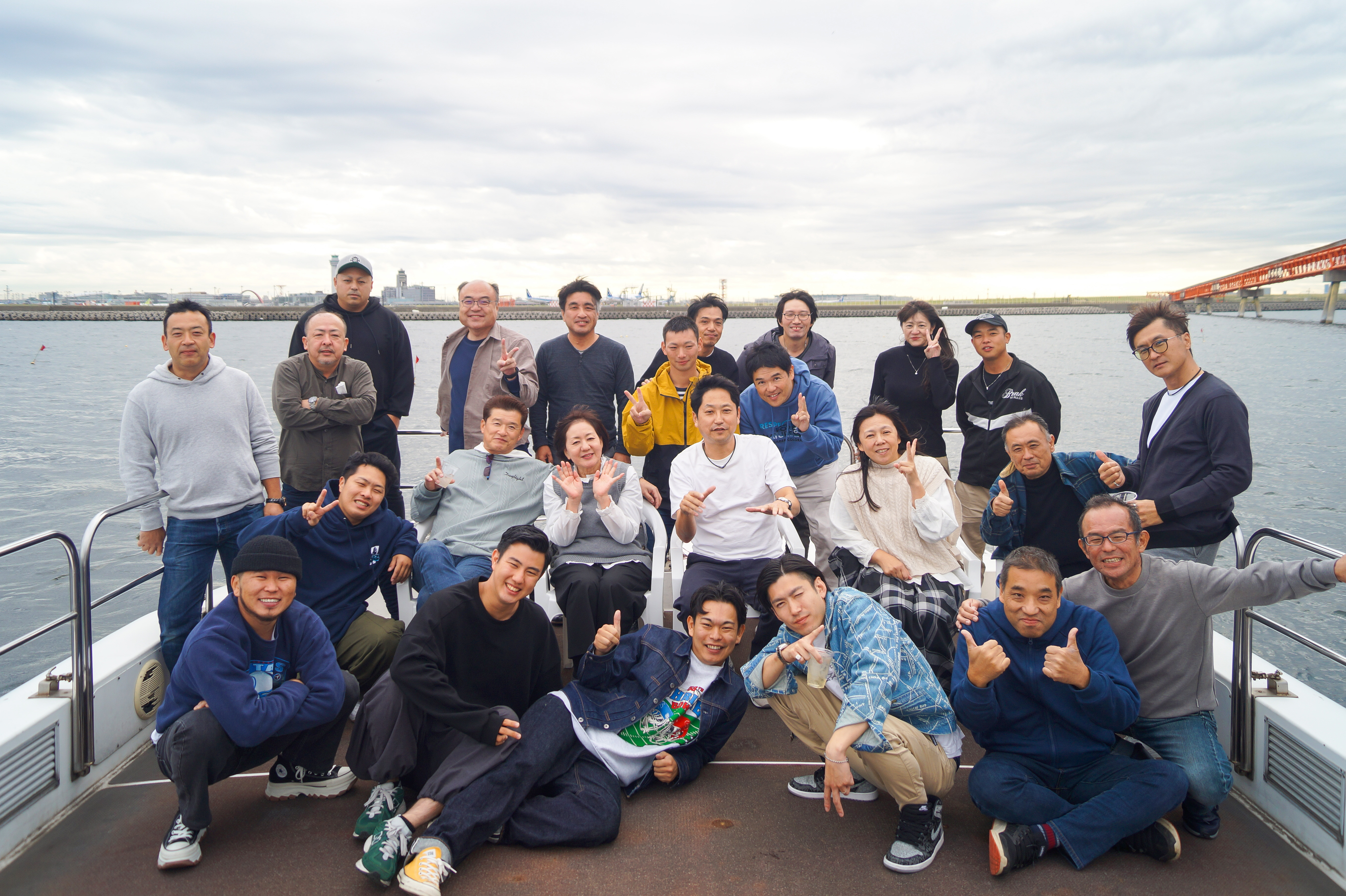 デッキで集合写真