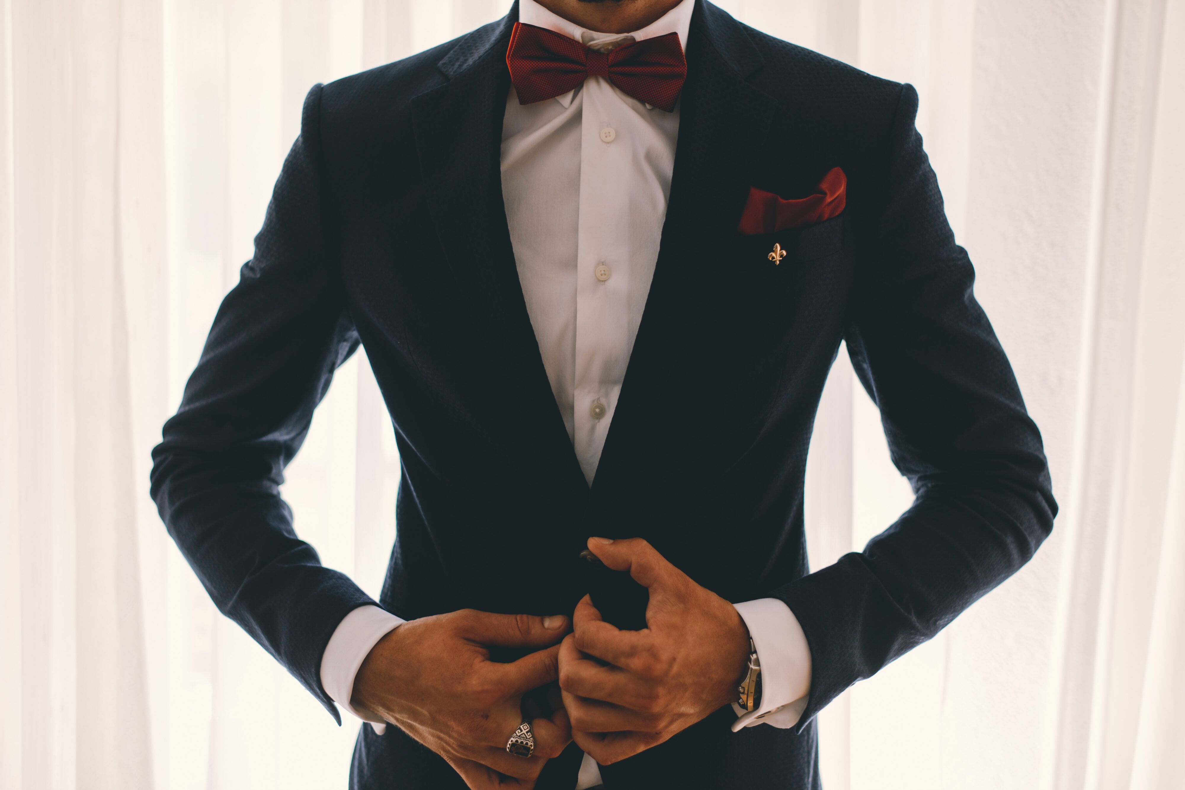 ドレスアップした男性