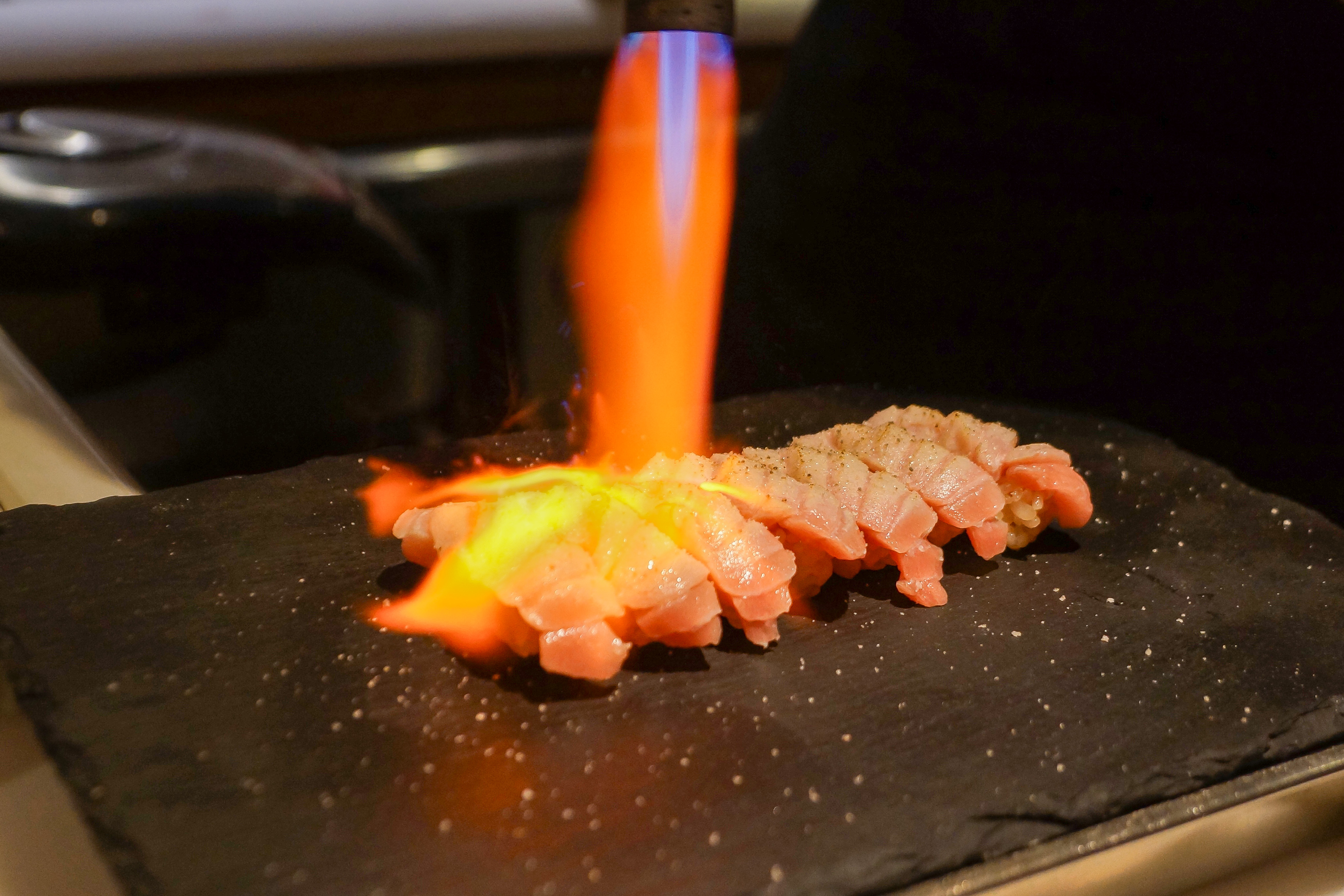 炙られる寿司