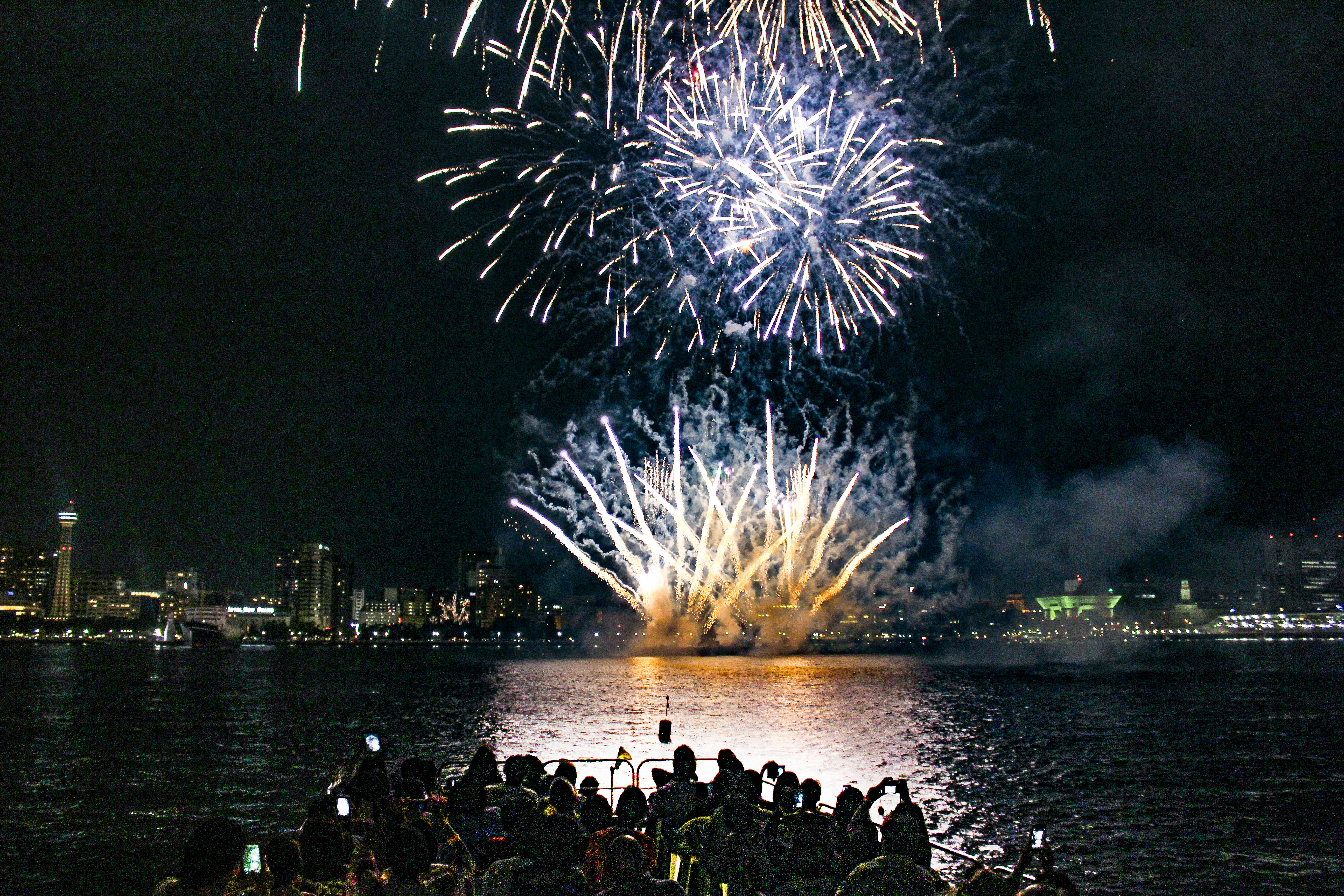 船から見る横浜スパークリングトワイライト