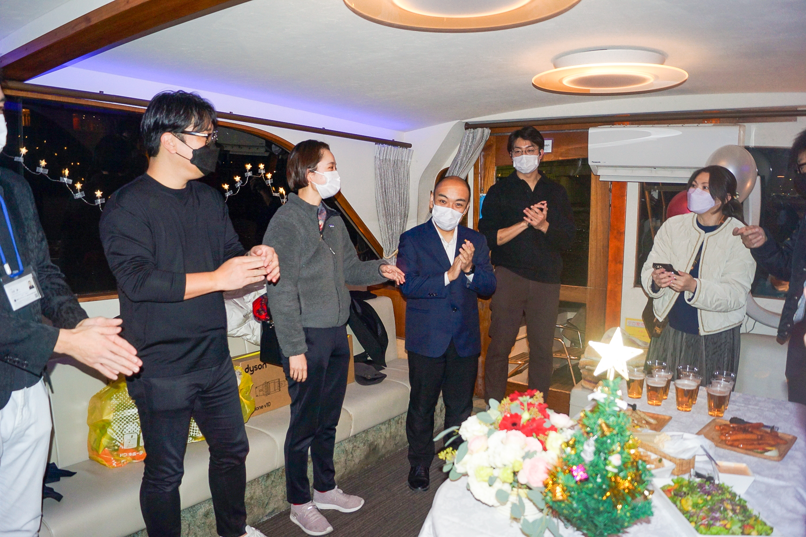 クリスマス仕様の船内