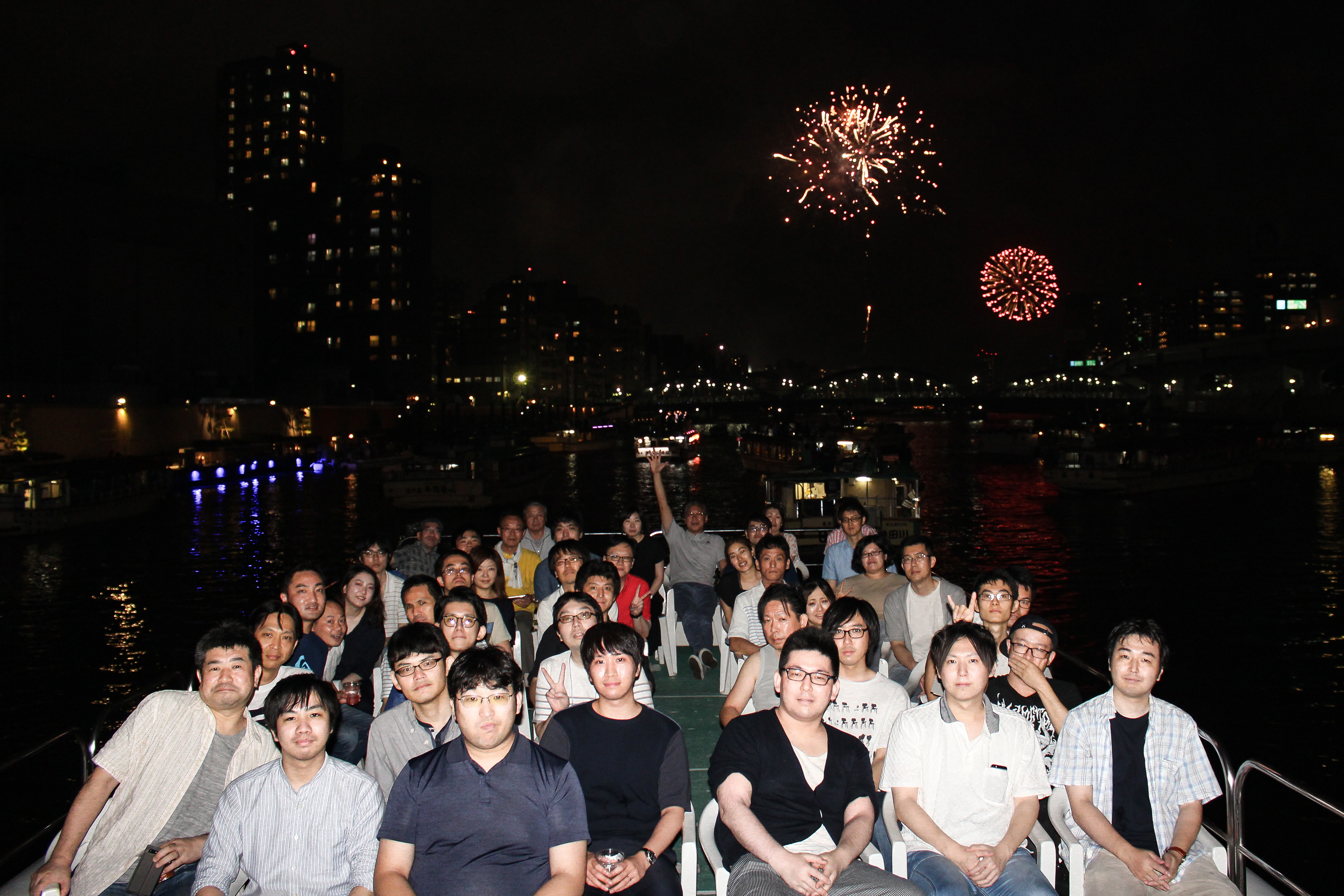 デッキで集合写真