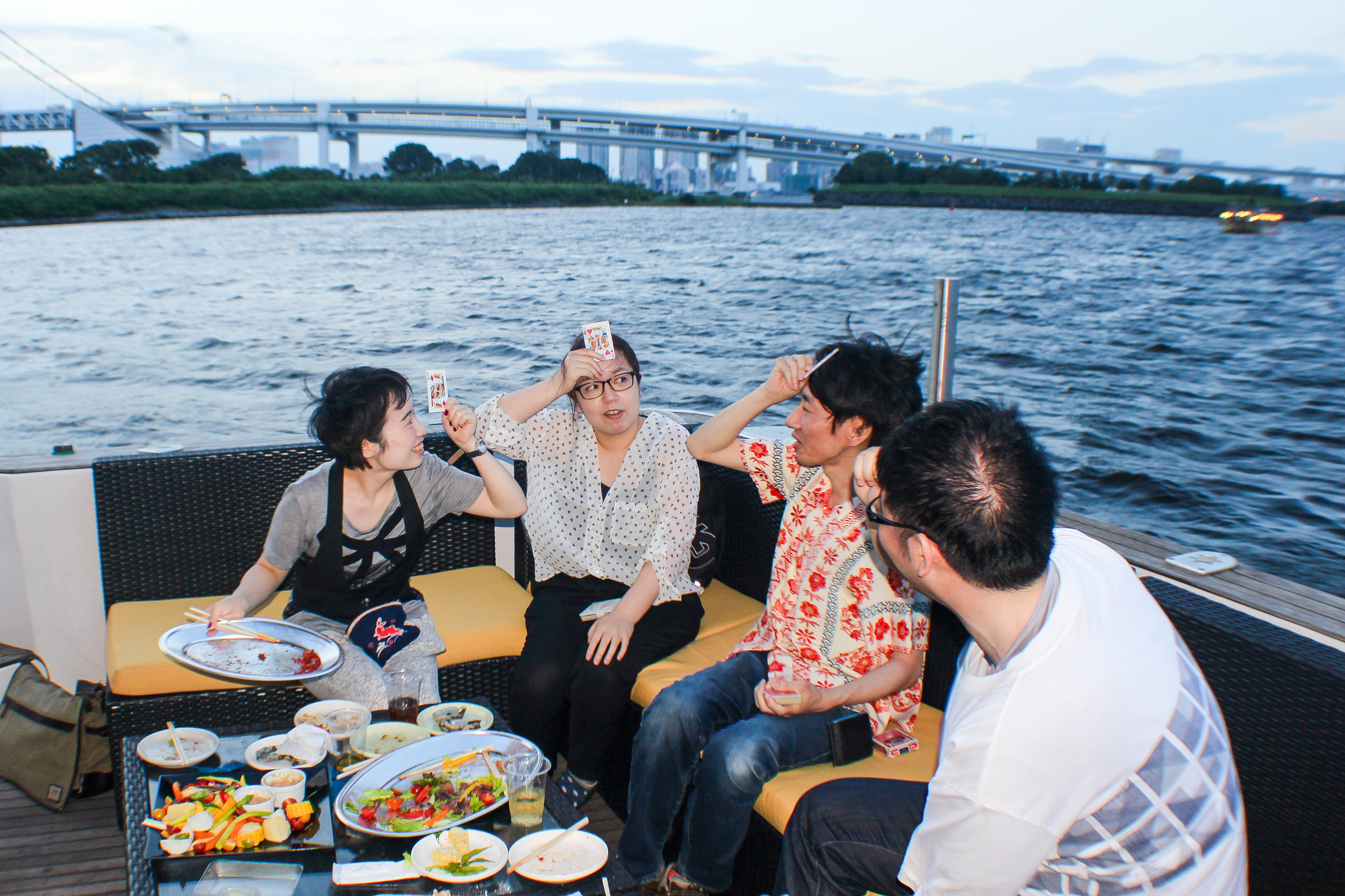 デッキでトランプゲーム