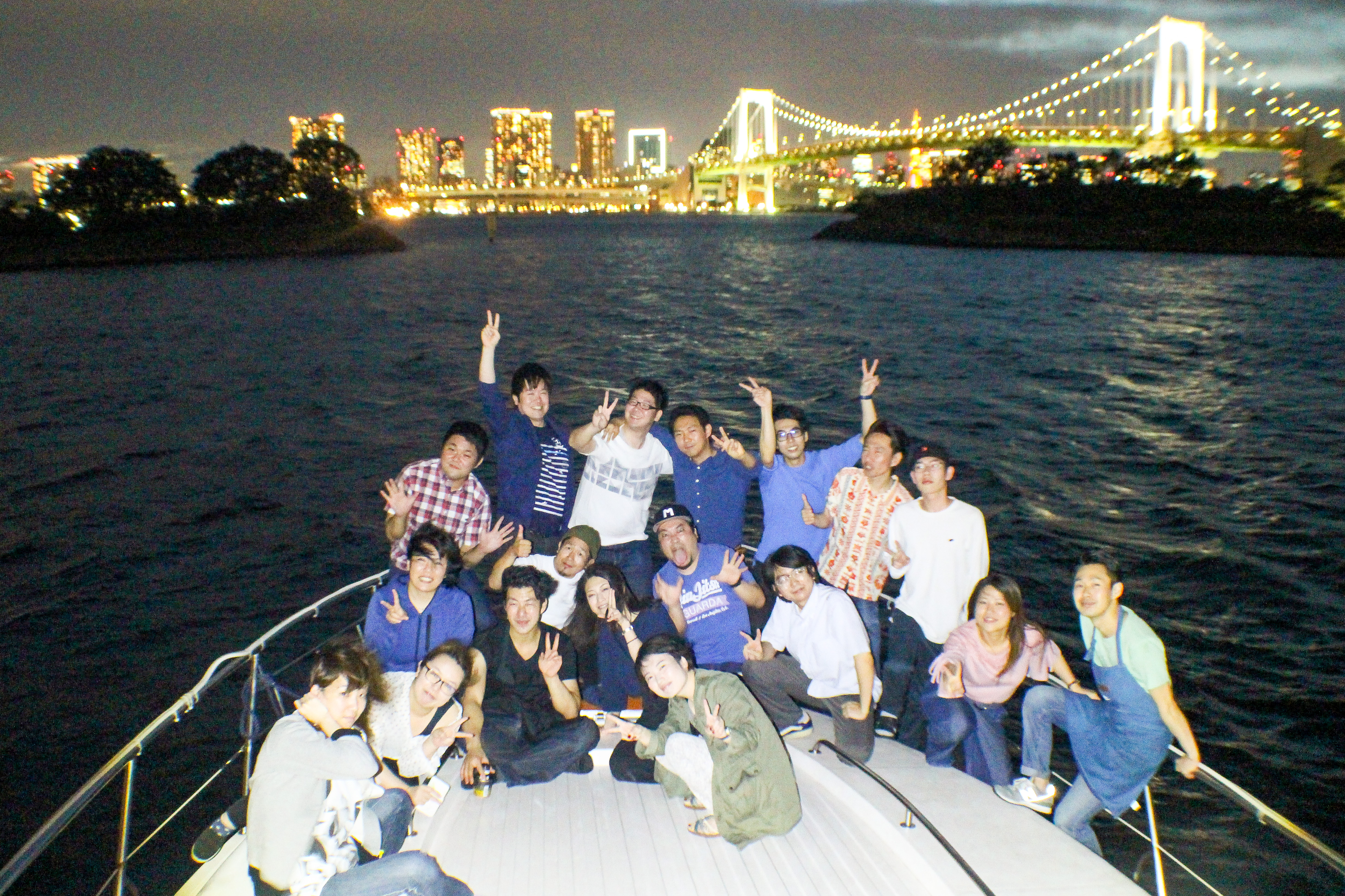 デッキで集合写真