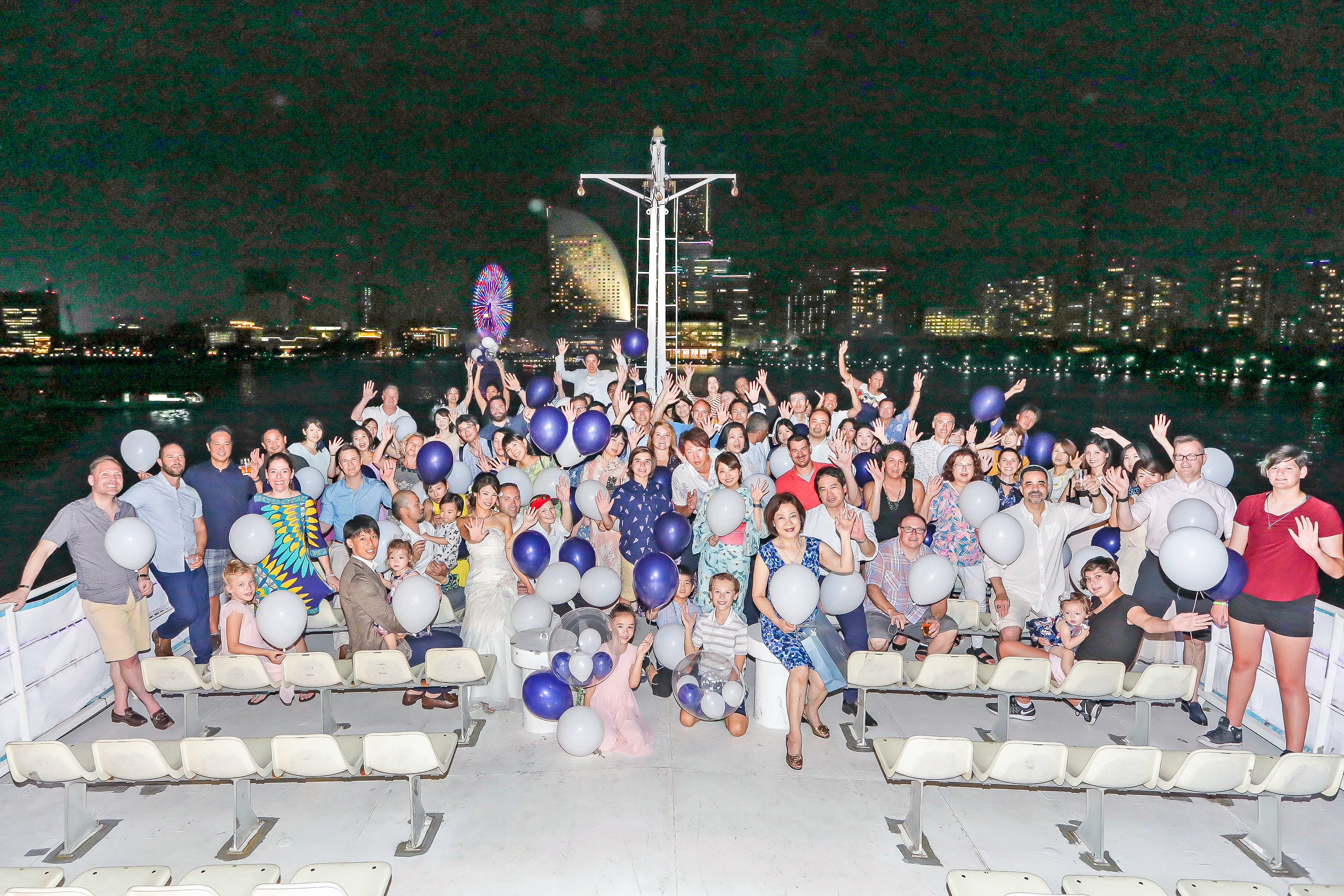 デッキで集合写真