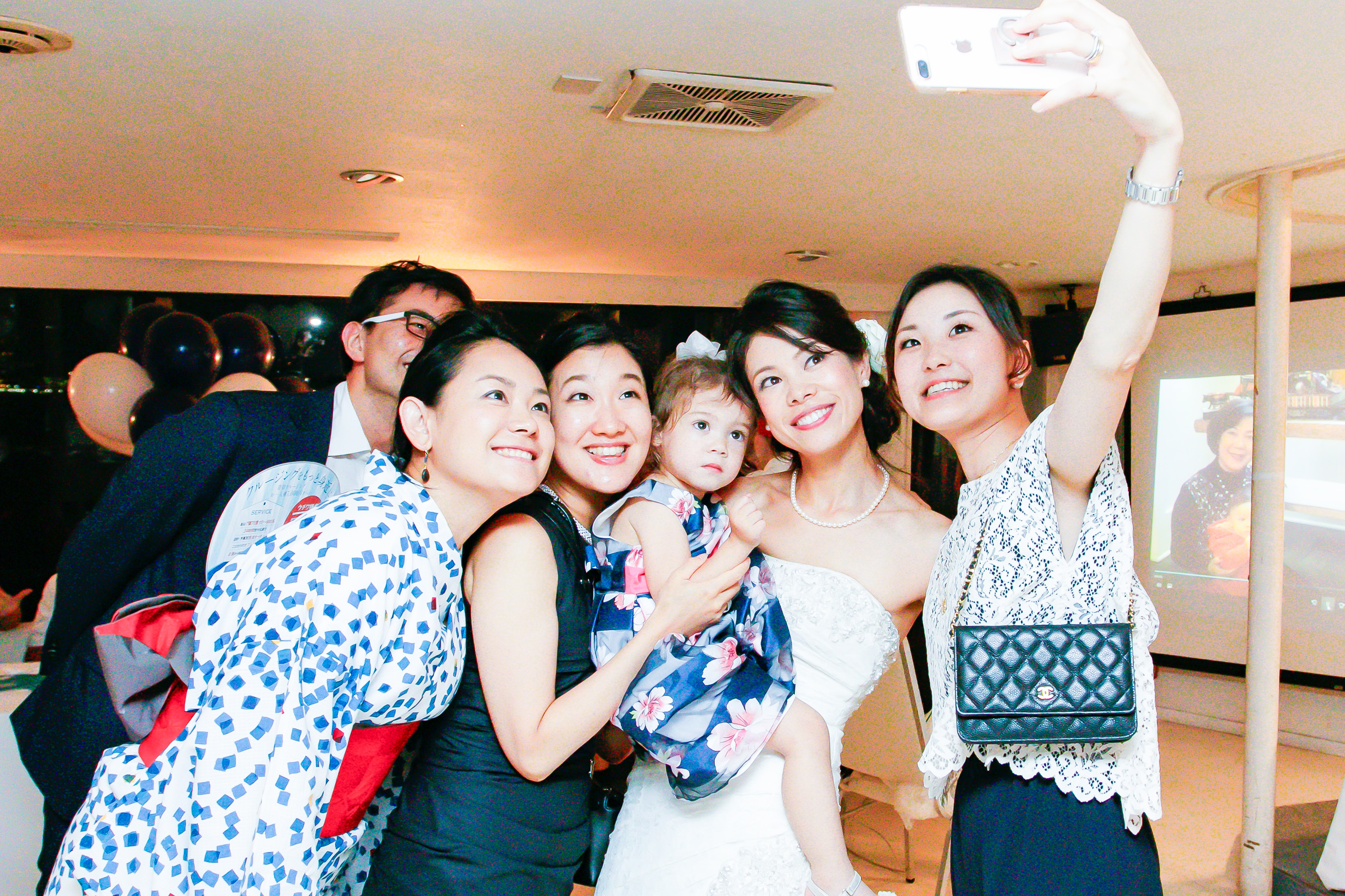 船内で記念写真