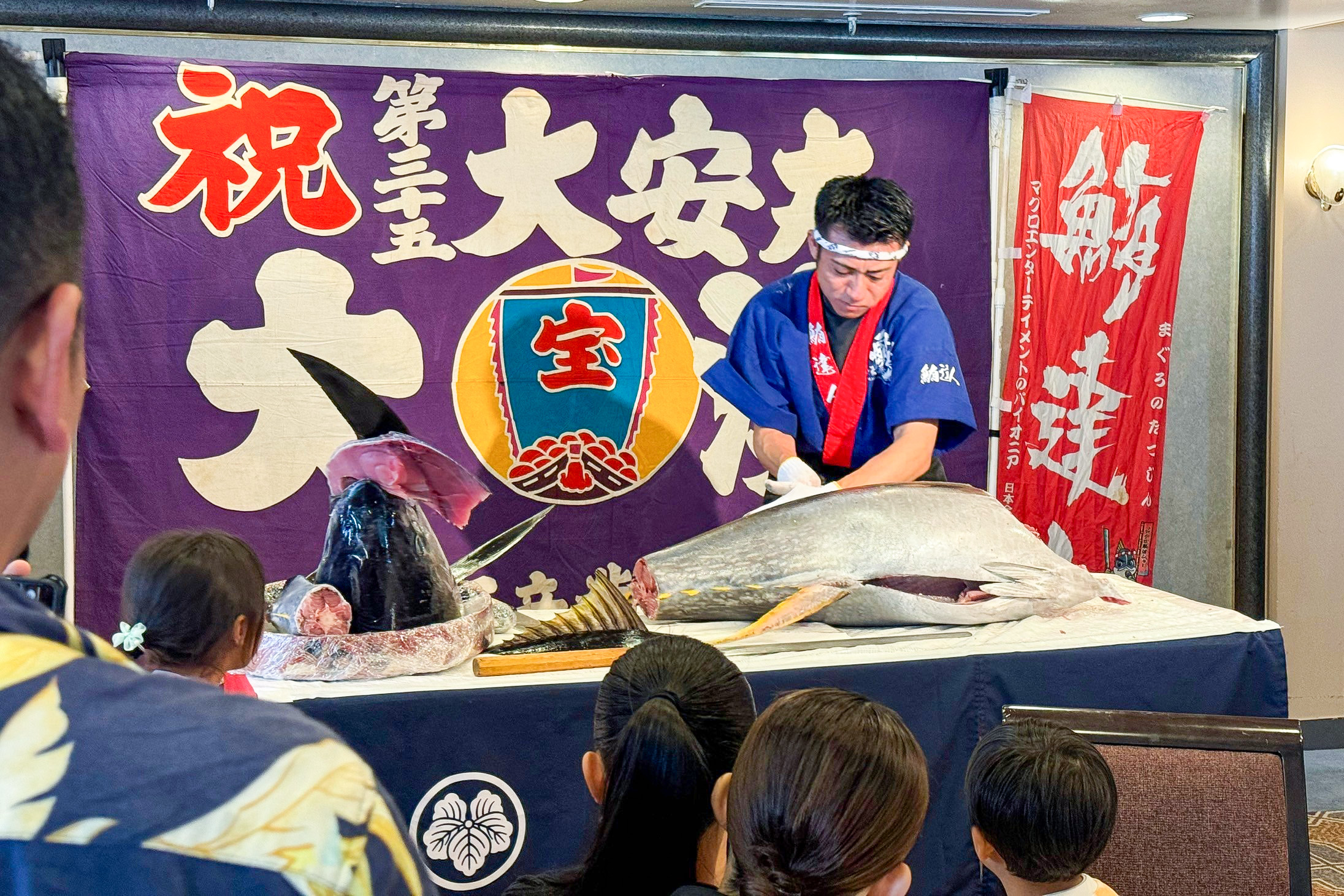 マグロの解体ショー