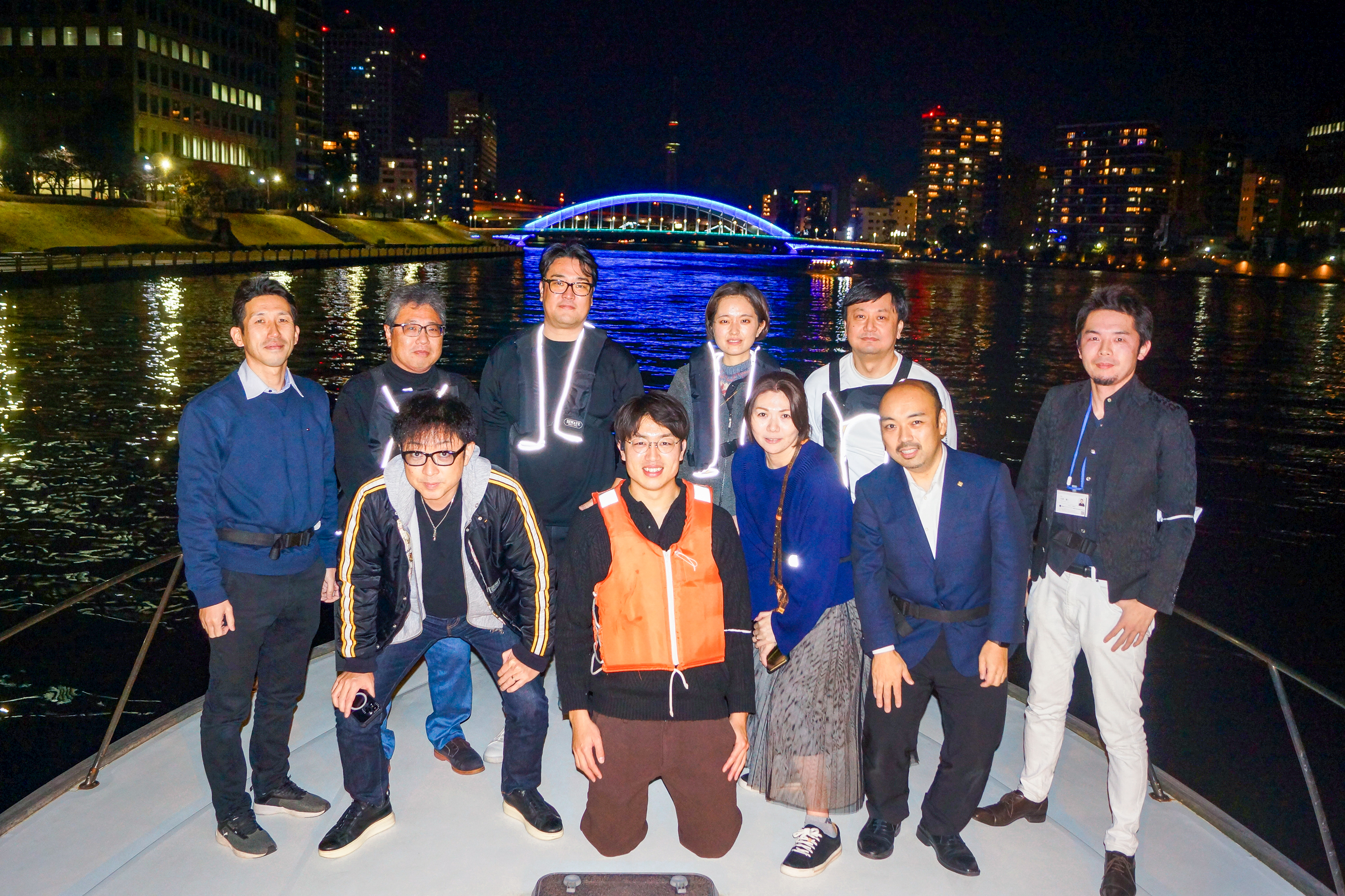 デッキで集合写真