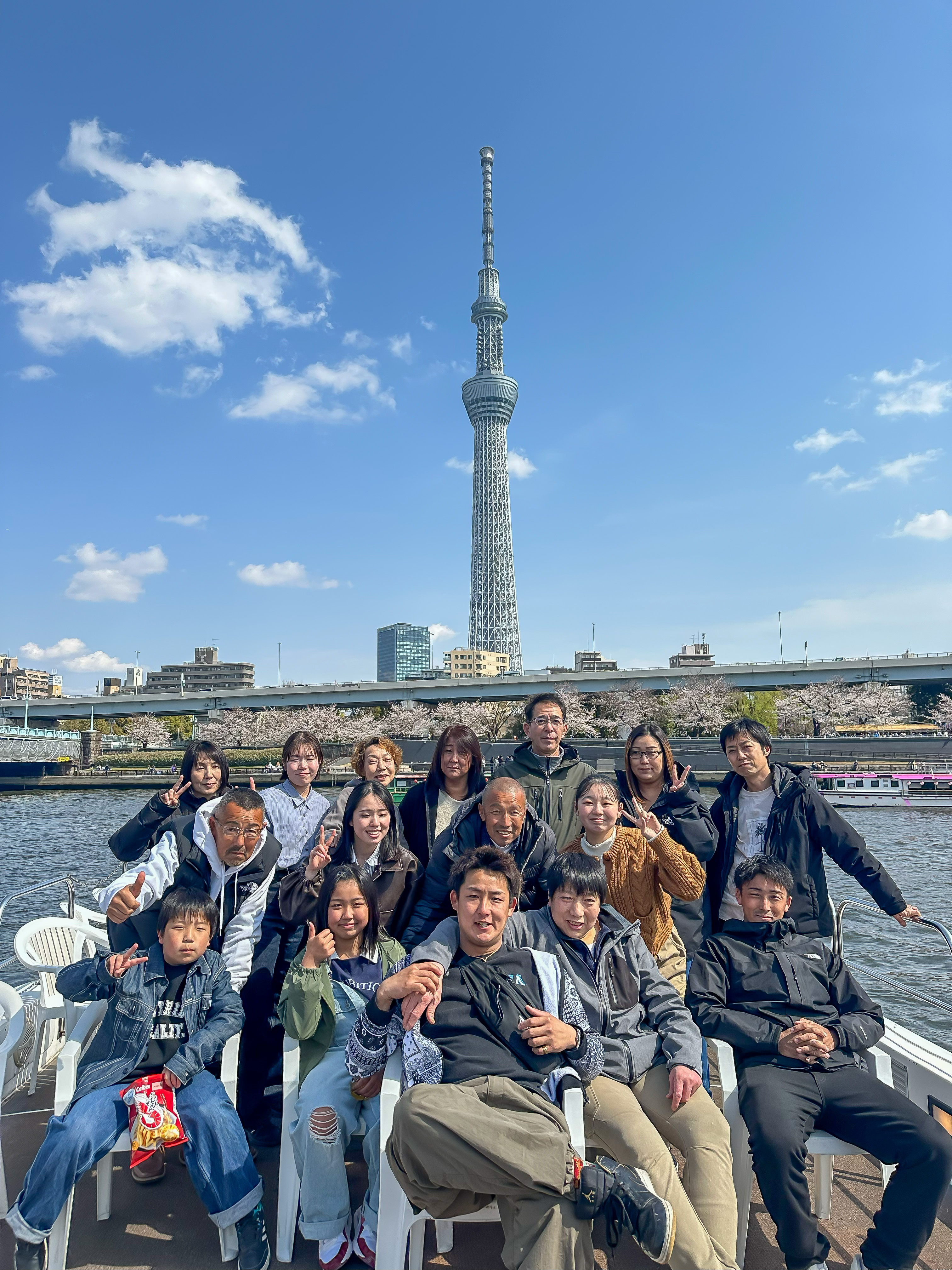 スカイツリーと桜　集合写真