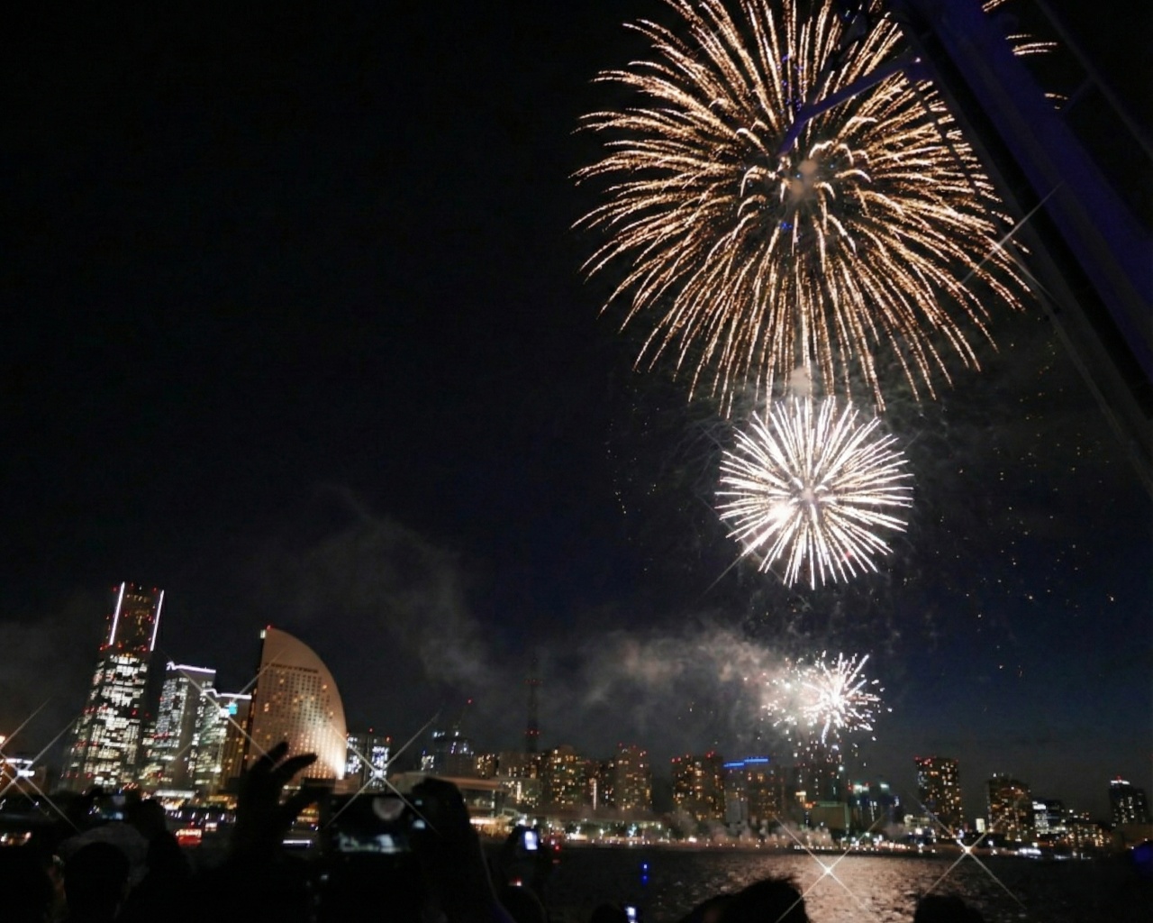 横浜開港祭花火の花火観覧イメージ
