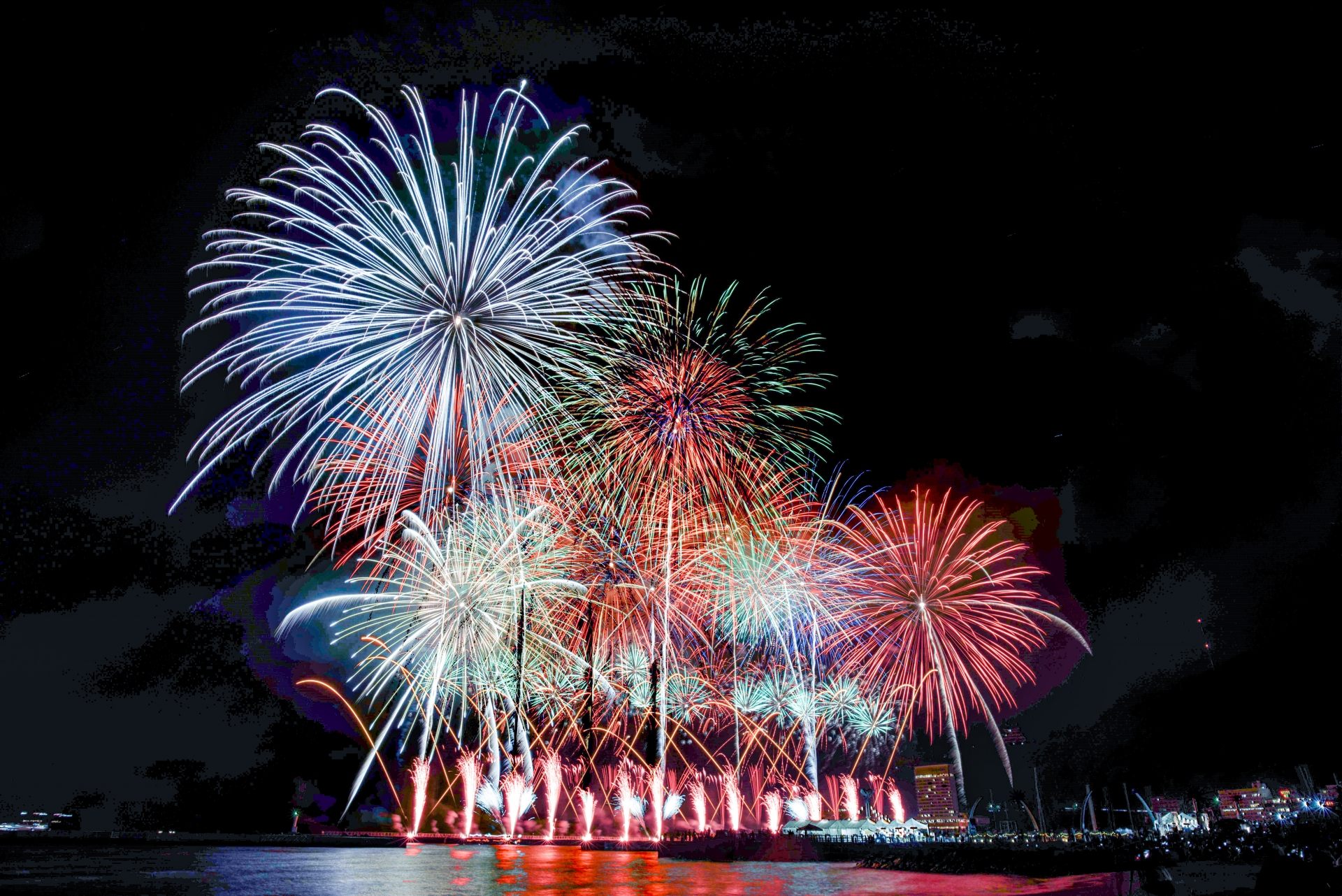 熱海海上花火大会のイメージ