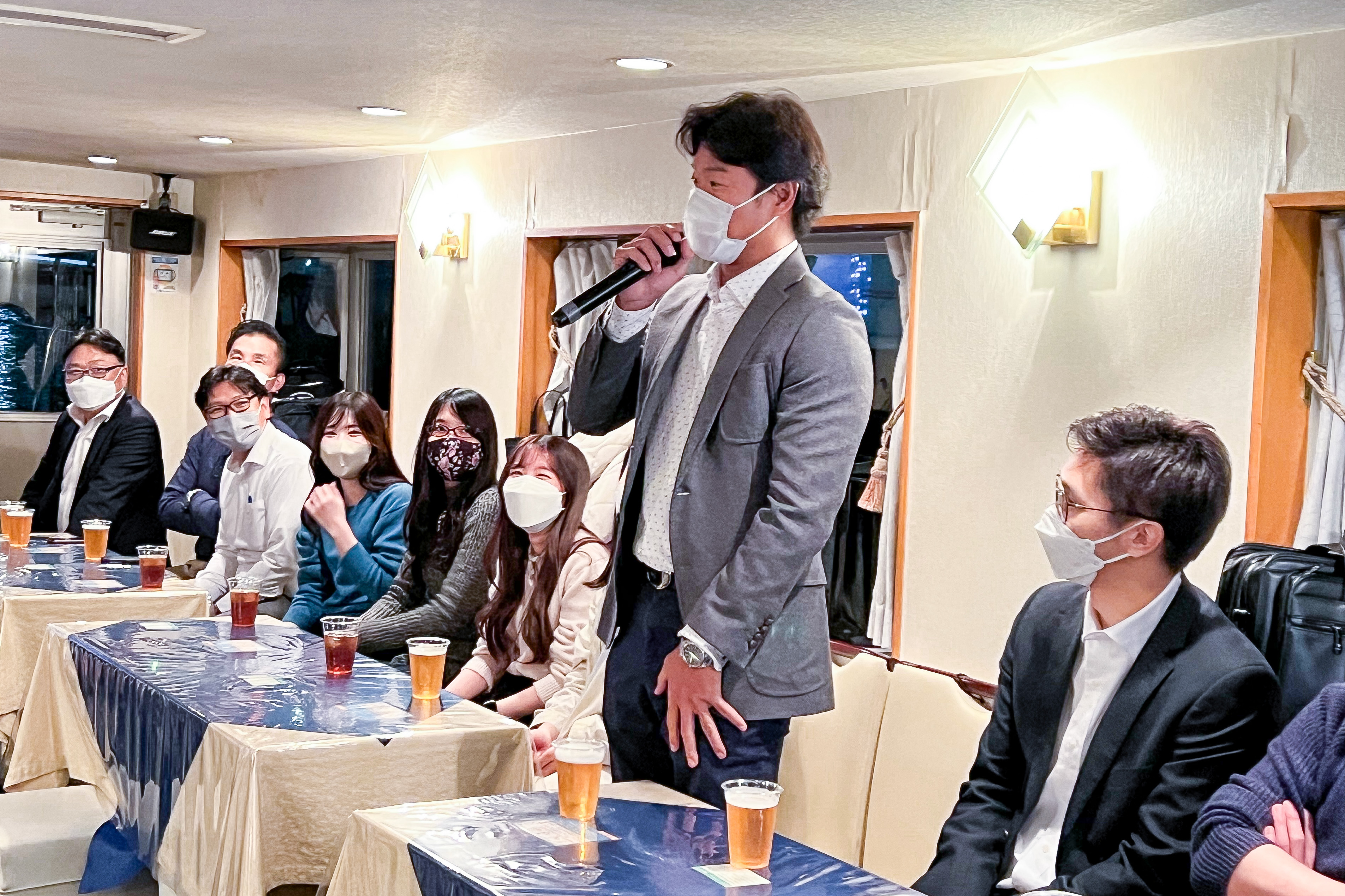 マイクであいさつ