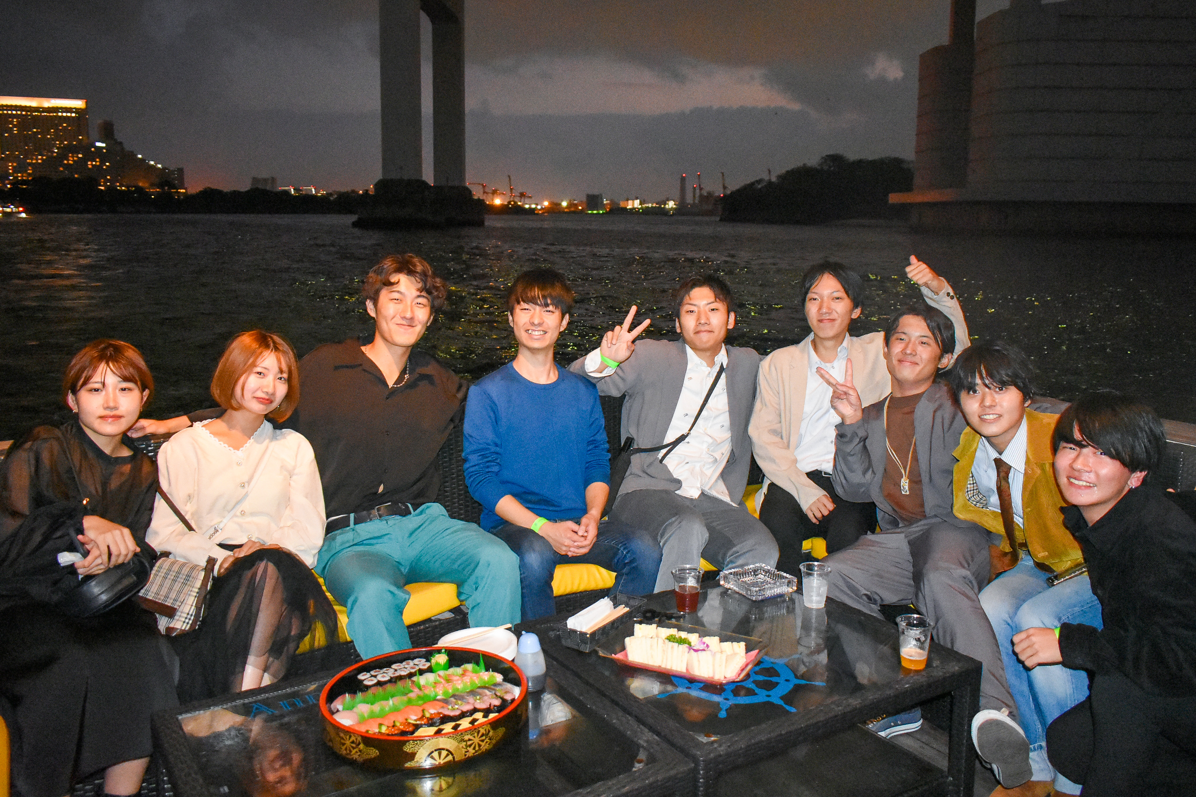 デッキで集合写真