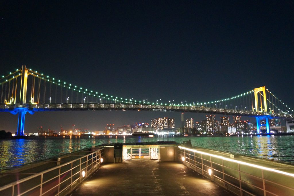 夜のレインボーブリッジ