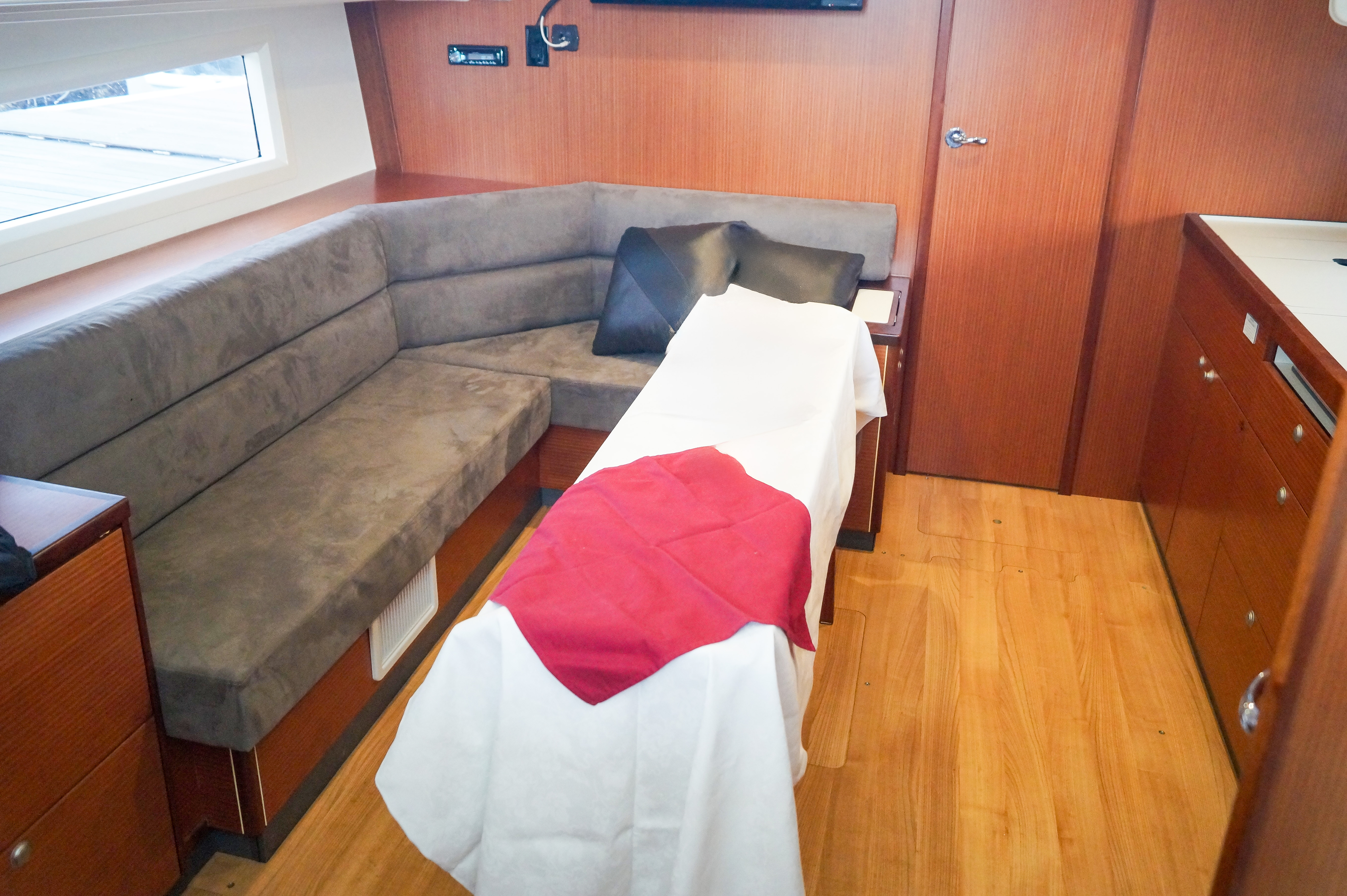 デルフィア号船内